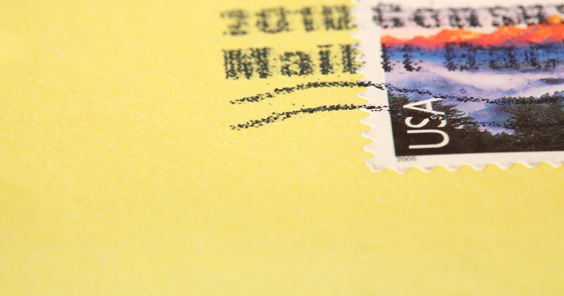 Mes astuces pratiques pour affranchir un courrier de 100 g sans erreur