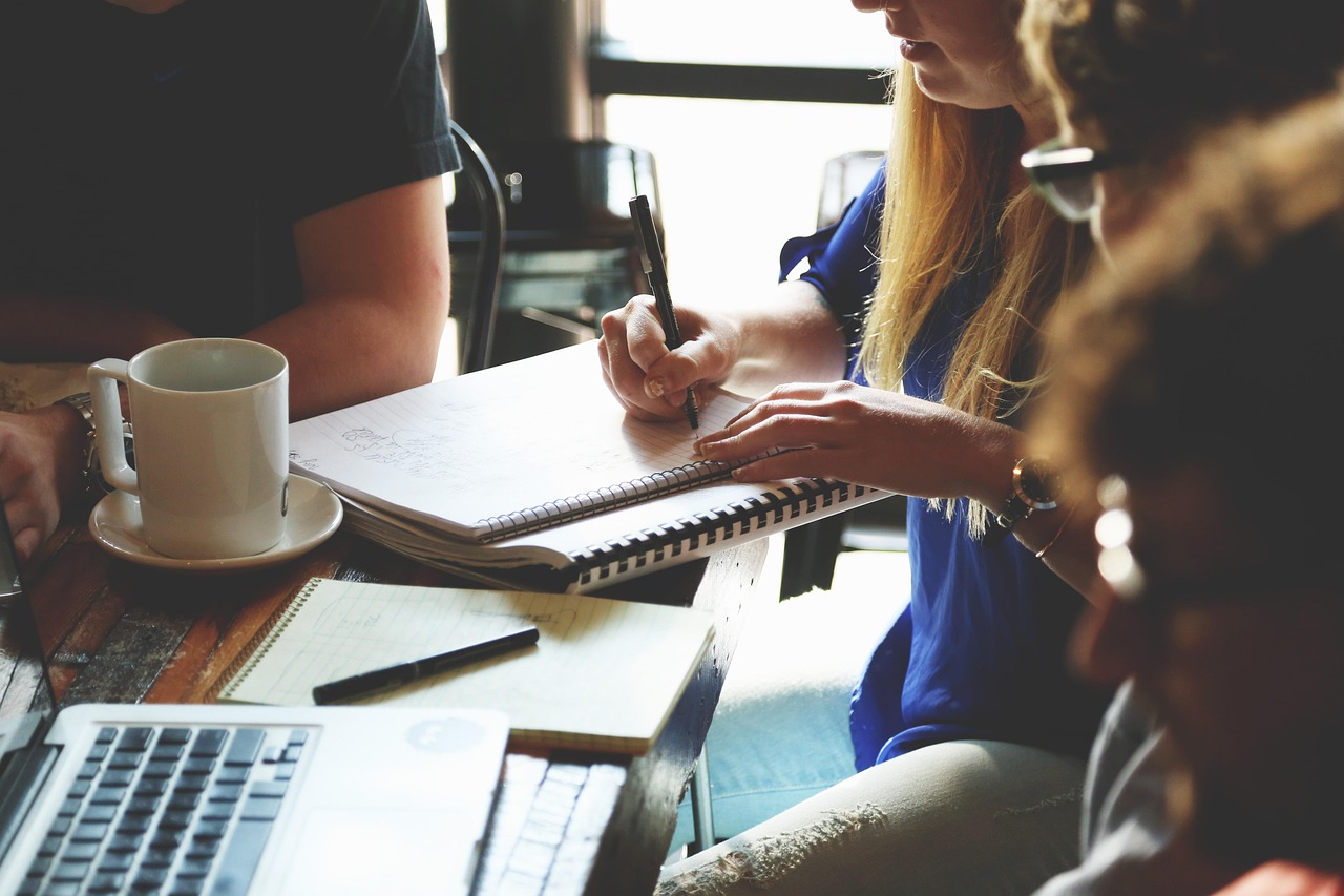 découvrez tout ce qu'il faut savoir sur les startups : définition, conseils pour se lancer, tendances, financements et innovations pour réussir dans l'entrepreneuriat moderne.